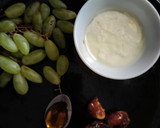 A picture of step 1 of Grapes dates smoothie.
