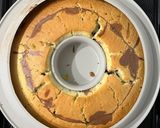 Foto del passaggio 8 della ricetta Ciambella Nuvoletta bicolore (sofficissima) ☁️🍋🍫