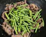 Foto del paso 4 de la receta: 🫛🥡 Wok de chauchas y ternera salteada 🥡🫛