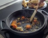 Foto del paso 6 de la receta: Pollo guisado con boletus y trufa