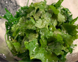 Foto del paso 2 de la receta: Pesto de rúcula y cilantro🌿