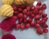 Foto langkah ke 1 dari resep Jus buah naga stroberi nanas.