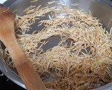 Foto del paso 2 de la receta: Fideos con tomate y butifarras