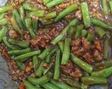 Foto langkah ke 4 dari resep Tumis buncis daging cincang.