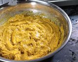बेसनाची शेव (besan sev recipe in marathi) रेसिपी स्टेप 1 फोटो