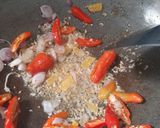 Foto langkah ke 3 dari resep Tumis cumi pedas lada hitam.