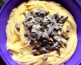 Foto del paso 3 de la receta: Budín de manteca en olla ESSEN: nuez y chip de chocolate