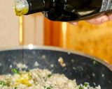 Foto del passaggio 9 della ricetta Risotto al Branzino e Champignons con Bottarga di Tonno