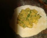 A picture of step 4 of Aalo ka paratha.