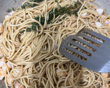 Foto del paso 3 de la receta: 511. Spaghetti integrales con tomillo y langostinos (principal pasta)