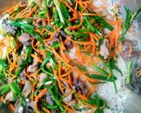Hình bước làm 7 của món Bún gạo khô xào lòng vịt