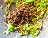 Foto langkah ke 3 dari resep Tumis Cabai Hijau Tomat Hijau dan Teri.