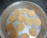 A picture of step 5 of Crispy Rajgira Puris with a Dollop of Shrikhand.