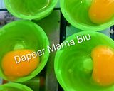 Foto langkah ke 1 dari resep Telur Spiral Saus Bumbu/egg fire spiner.
