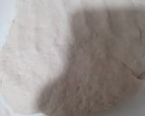 A picture of step 2 of Anda paratha.