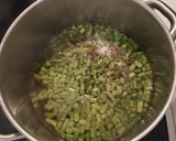 Foto del paso 1 de la receta: Revuelto de espárragos trigueros con patatas fritas