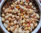 A picture of step 8 of Chickpeas and White peas Sprouts Salad.
