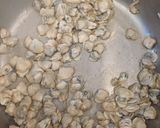 Hình bước làm 1 của món Canh rau ngót nấu hến