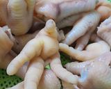 Hình bước làm 2 của món Chân gà ngâm với cóc xoài non