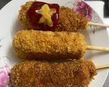 Hình bước làm 4 của món Hotdog xúc xích phô mai hàn quốc