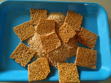તલ ચીક્કી (Til Chikki Recipe In Gujarati)