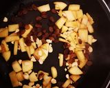 Foto del paso 2 de la receta: Espinacas con manzana y pasas