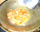 Foto langkah ke 3 dari resep Udang tumis tomat.
