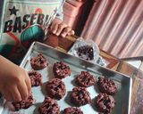 Foto langkah ke 4 dari resep Cookies good time muiriiiippp aslii coklatnya.