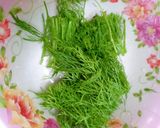 Hình bước làm 1 của món Canh nấm kim châm rau thì là