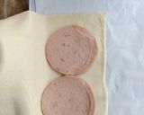 Foto langkah ke 3 dari resep Picnic Roll.