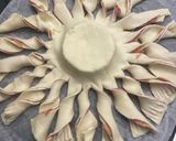 Foto del passaggio 2 della ricetta Torta salata con cuore fondente di Brie o Camembert