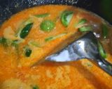 Foto langkah ke 4 dari resep Sayur Ikan Pindang Belimbing Wuluh.