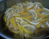 Foto langkah ke 1 dari resep Manisan Kulit Jeruk Lemon.