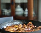 Foto del paso 6 de la receta: Pollo con piñones —estilo mi iaia Paquita, que llamaba: Pollo rustido—