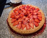 Foto del passaggio 9 della ricetta Crostata di fragole con crema pasticcera senza burro e senza panna con gelatina naturale