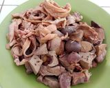 Foto langkah ke 1 dari resep Brongkos Jerohan Ayam Kampung.