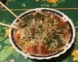 Une image de l'étape 10 de Soupe asiatique épicée au bouillon de crevettes, tomate noire, shiitakes et coriandre.