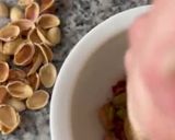 Foto del paso 4 de la receta: Tarta de queso de crema de pistacho