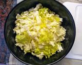 Foto del paso 1 de la receta: Ensalada de repollo, lechuga, jamón cocido y queso