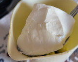 Foto del paso 4 de la receta: Budines de pan y calabacín con pasas