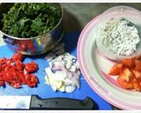 Foto langkah ke 1 dari resep Tumis Daun Singkong Teri Terasi.