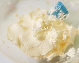 A picture of step 5 of Yellow Buttercream.