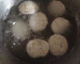 A picture of step 5 of Aloo mathri.