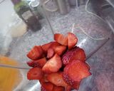 Foto del paso 1 de la receta: Licuado de frutilla! Riquísimo!