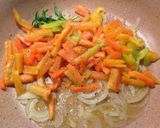 Foto del passaggio 3 della ricetta Tagliatelle con crema di pesche e peperoni in agrodolce su filetto persico