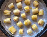 Foto del paso 4 de la receta: Rollitos de salchicha (horneados)