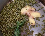 Foto langkah ke 1 dari resep Kacang Hijau Santan Pandan.