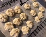 Une image de l'étape 5 de Bouchées feuilletées à la truffe, feta et sésame.