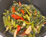Foto langkah ke 4 dari resep Tumis Kangkung sekecipring.
