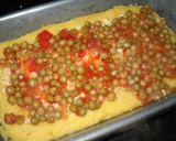 Foto del paso 5 de la receta: Cuadrados de polenta al horno con salsa  de tomate y arvejas